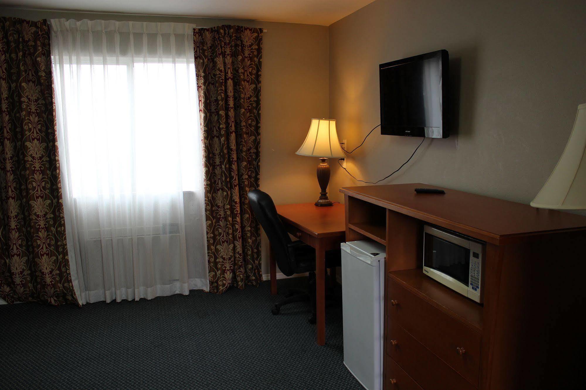 Travelodge By Wyndham Surrey Extérieur photo