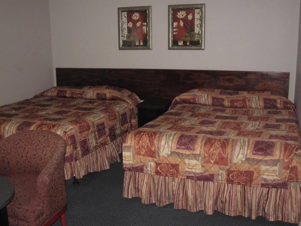 Travelodge By Wyndham Surrey Extérieur photo